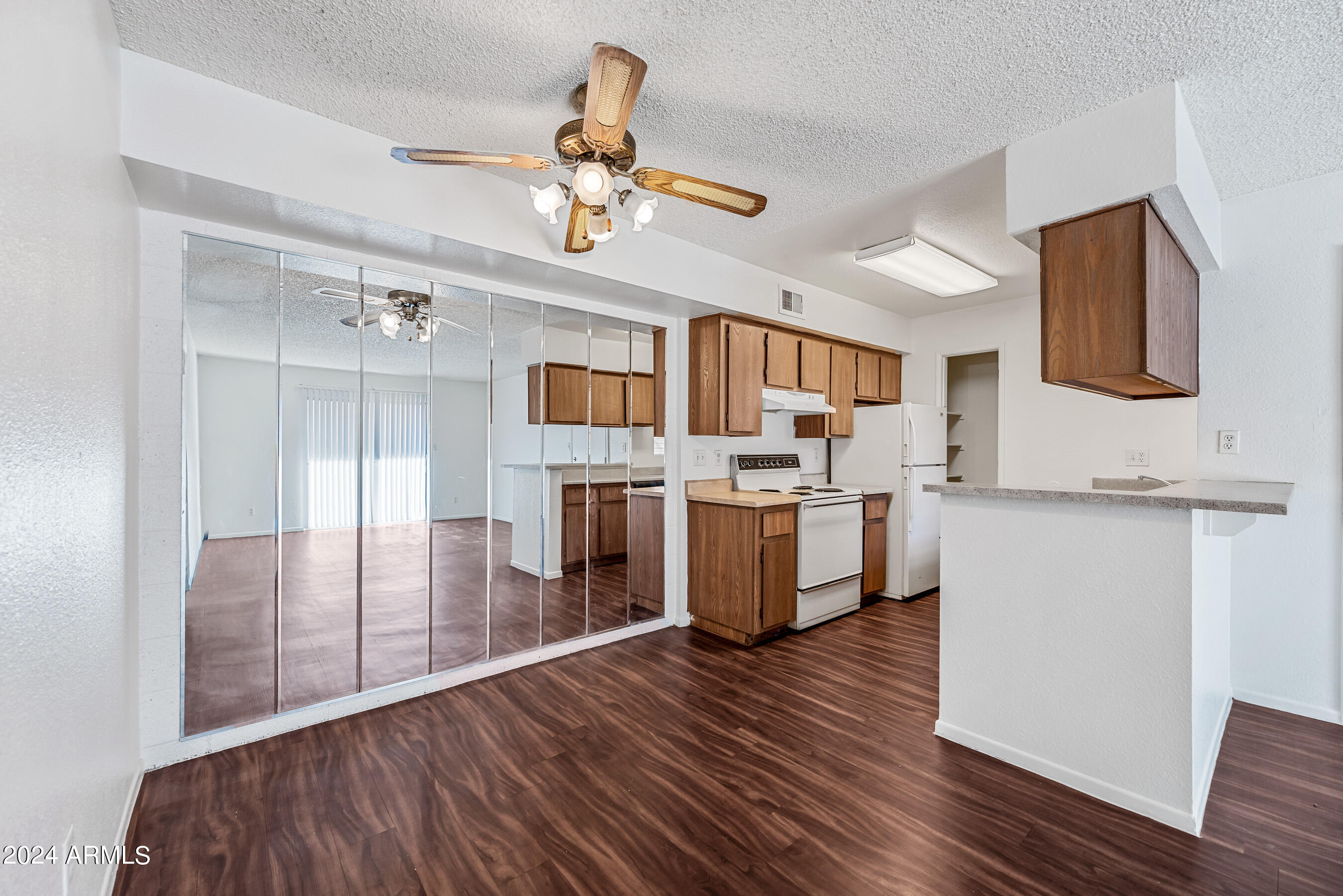 2625 East Indian School Road, Unit 213 Phoenix, AZ 85016 - Photo 4 of 15 6-2625EISR213-ocupix