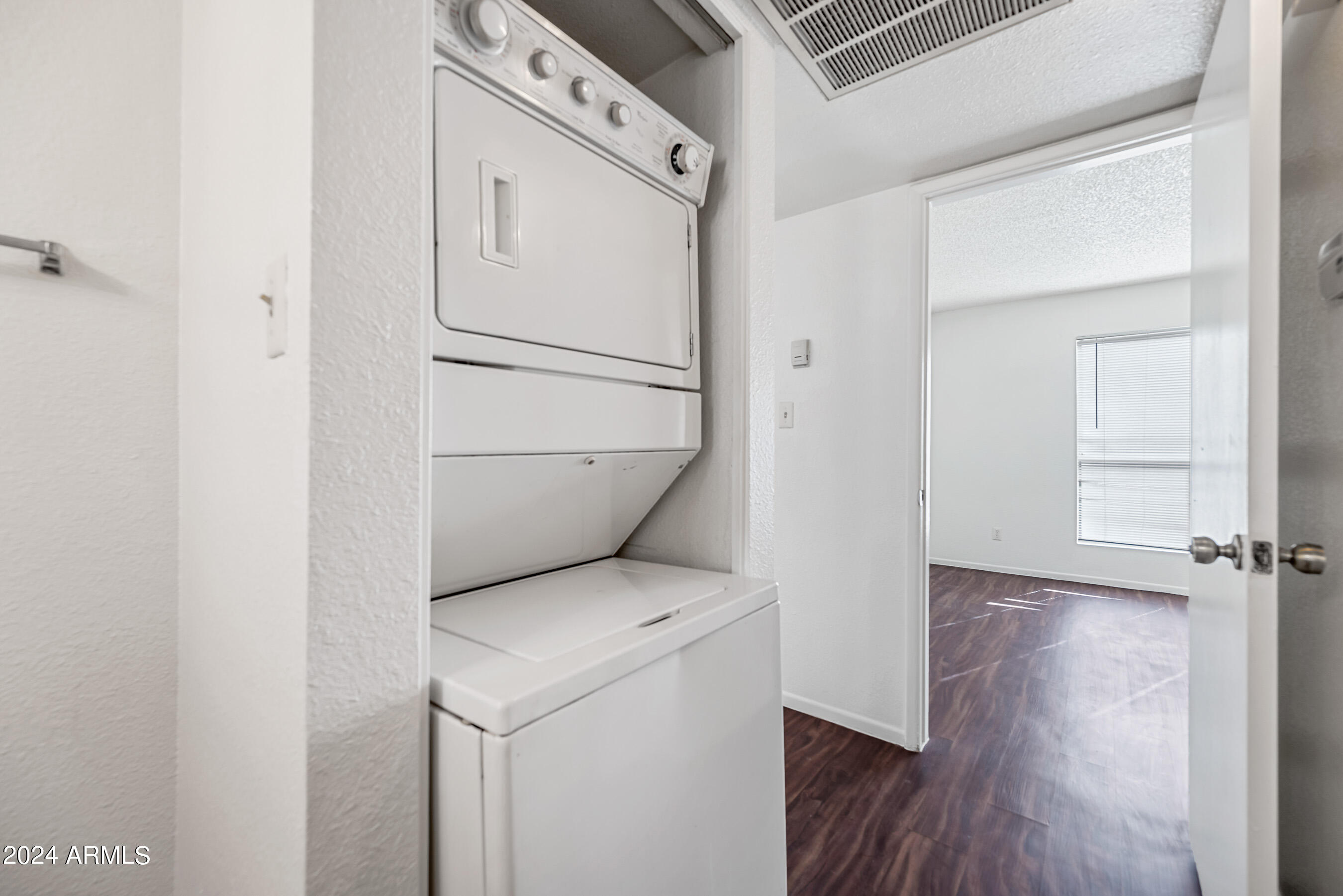 2625 East Indian School Road, Unit 213 Phoenix, AZ 85016 - Photo 8 of 15 21-2625EISR213-ocupix