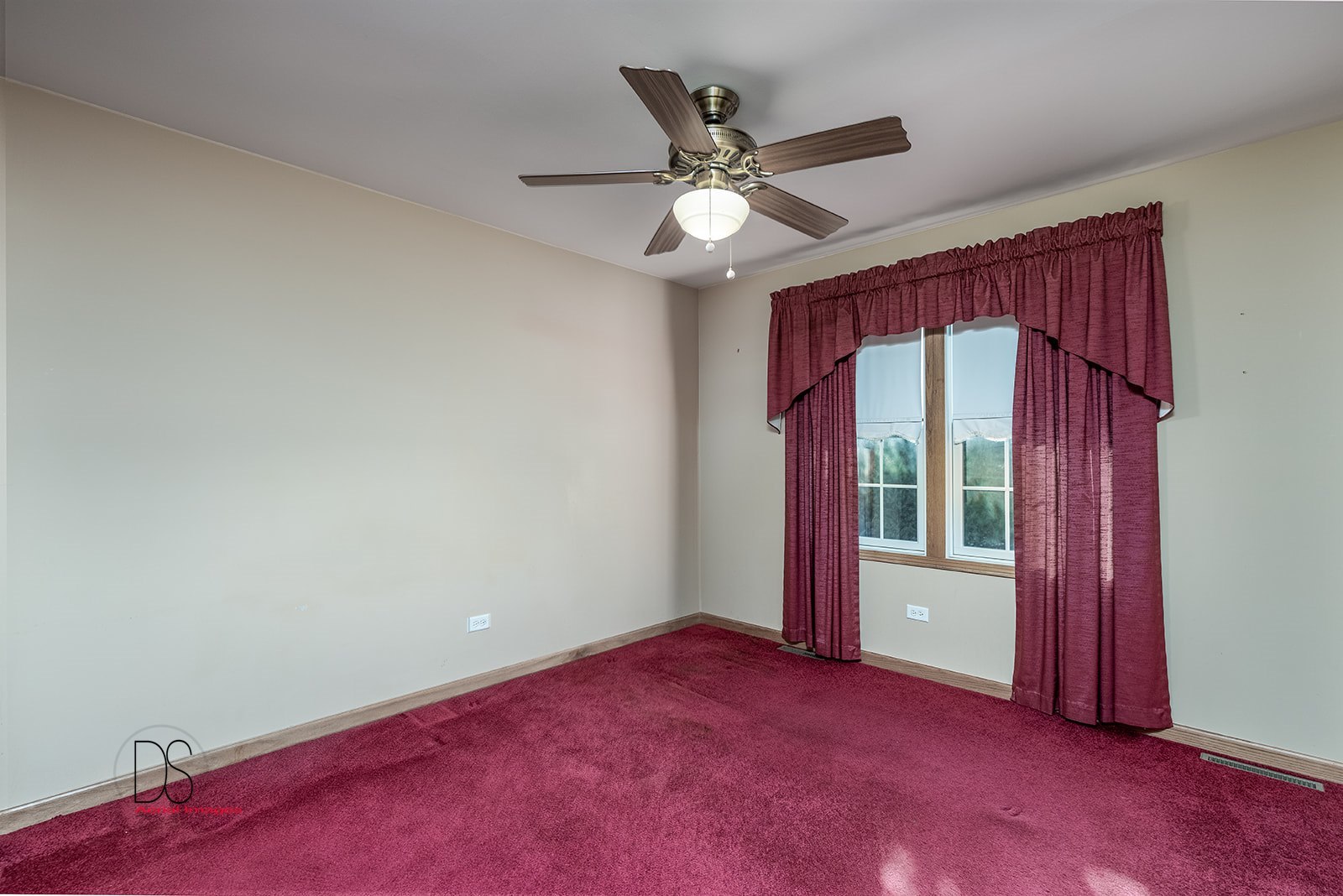 3976 East 2259th Road Serena, IL 60549 - Photo 11 of 24 an empty room with windows and fan