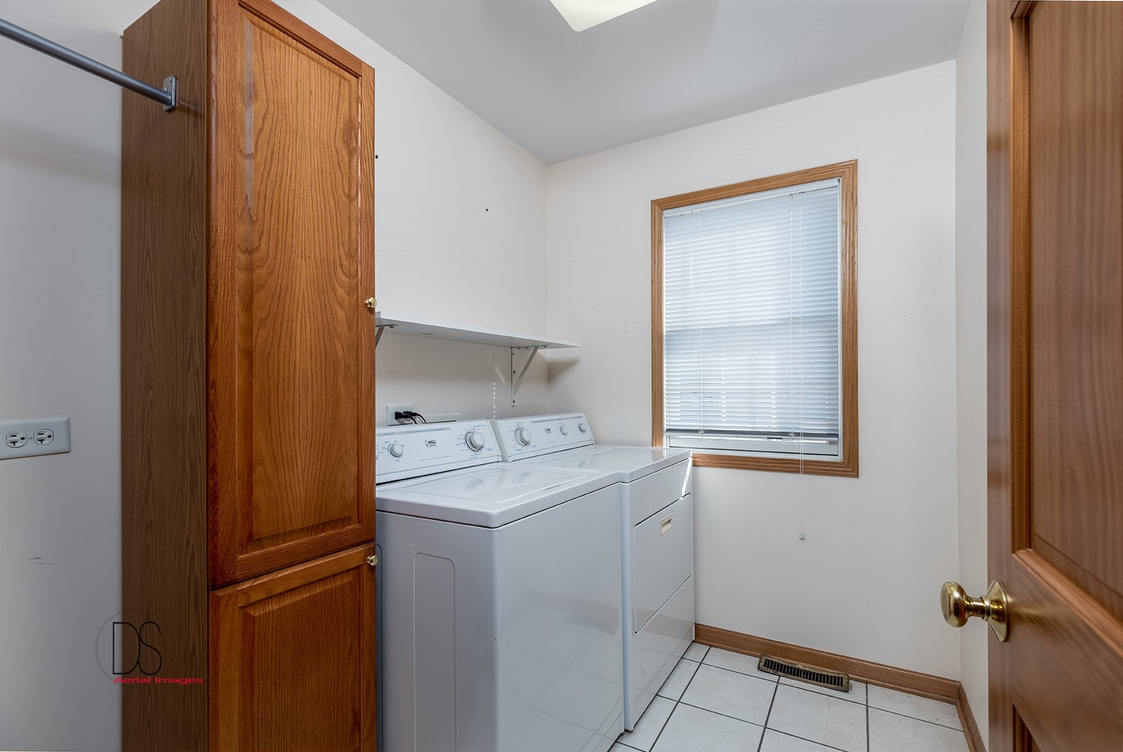 3976 East 2259th Road Serena, IL 60549 - Photo 14 of 24 a utility room with dryer and washer