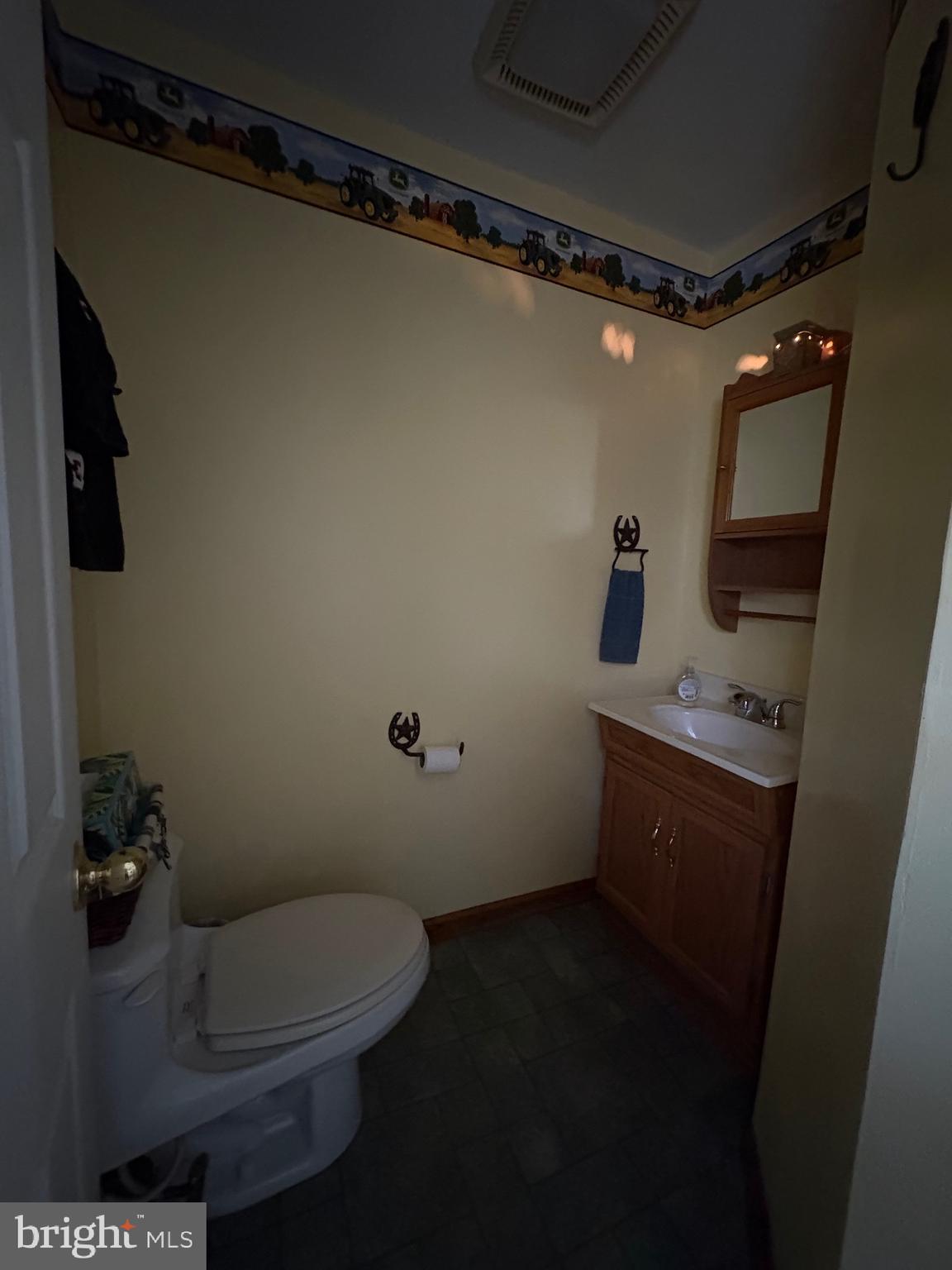 909 Main Street Salem, NJ 08079 - Photo 21 of 35 a bathroom with a toilet and a shower