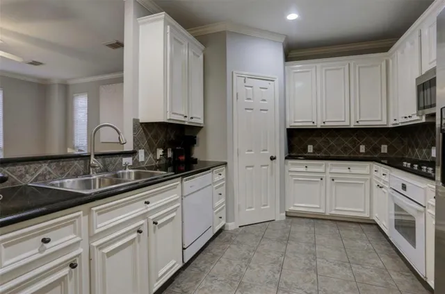 $2,945 | 1015 Eberhard Street, Houston, TX 77019