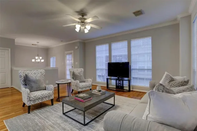 $2,945 | 1015 Eberhard Street, Houston, TX 77019