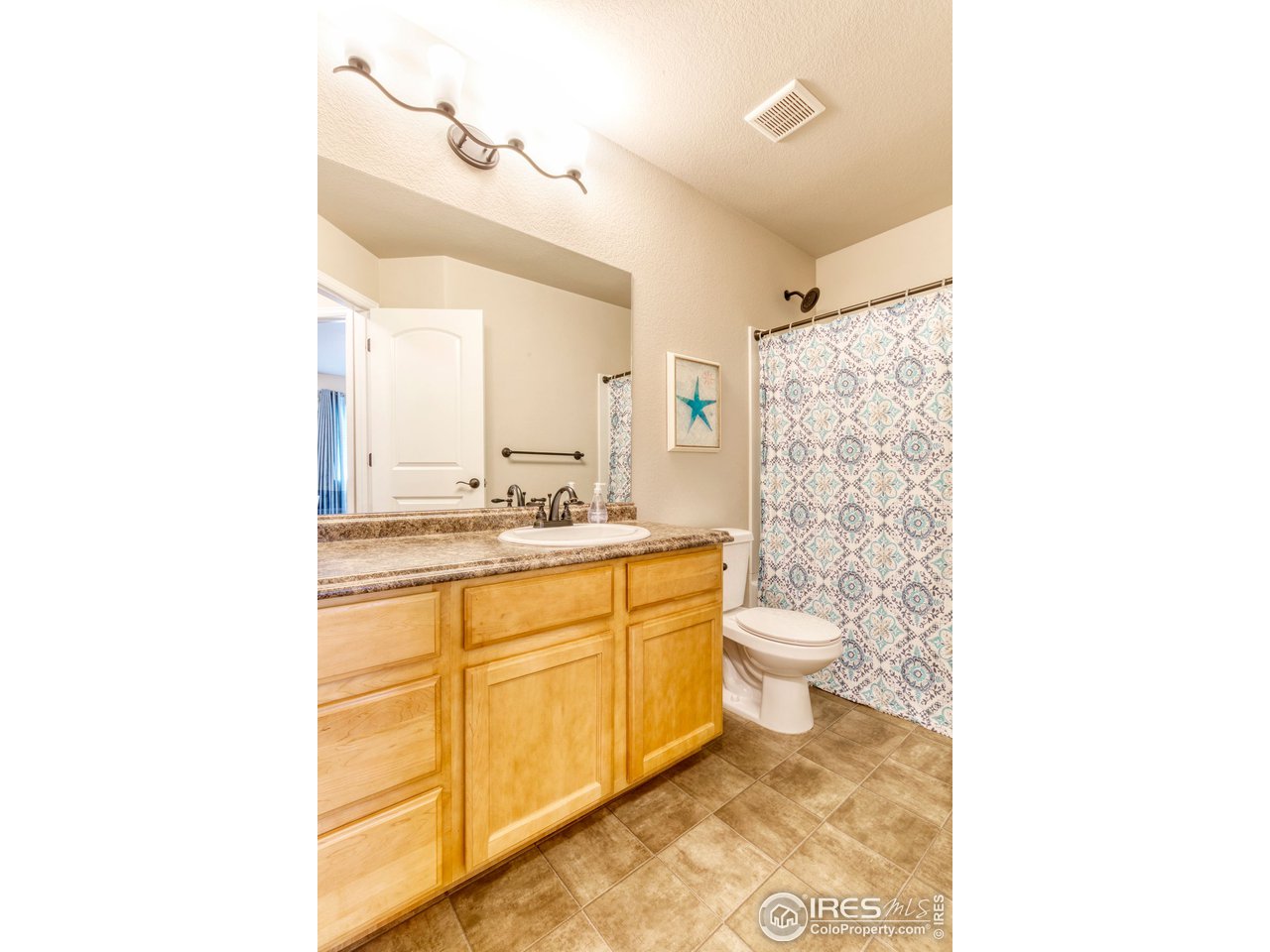 8607 15th St Road Greeley, CO 80634 - Photo 16 of 20 Main Bath