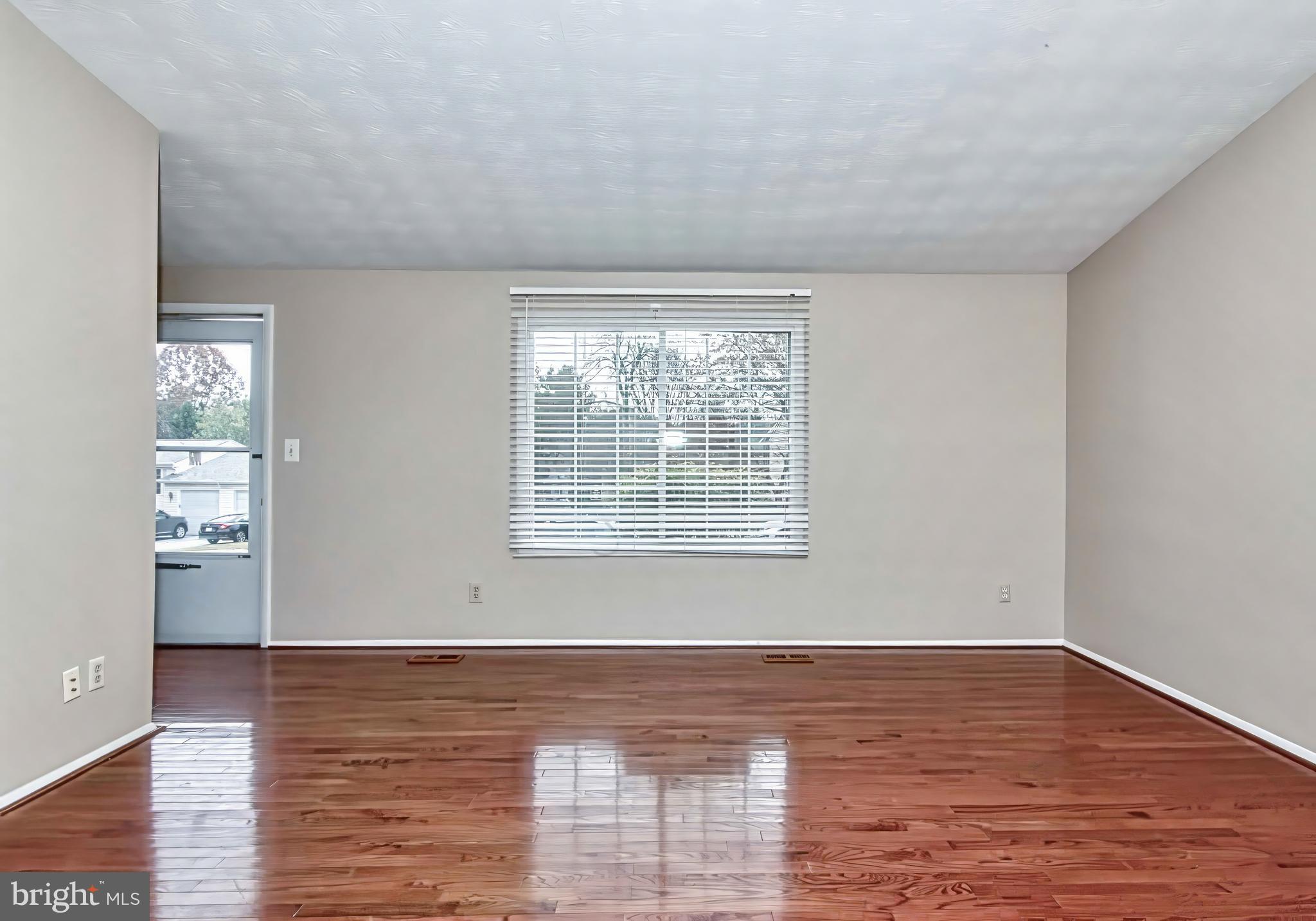 12828 Pinecrest Road Herndon, VA 20171 - Photo 4 of 46