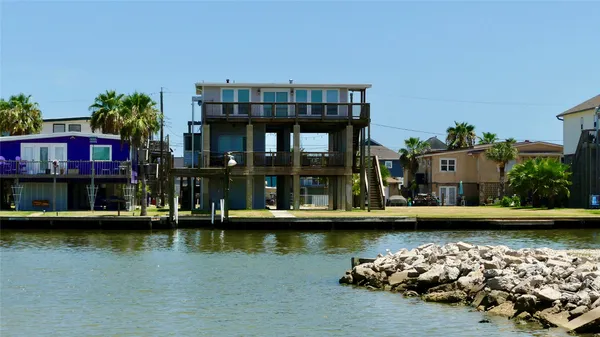 $3,200 | 58 Lakeside Drive, Hitchcock, TX 77563