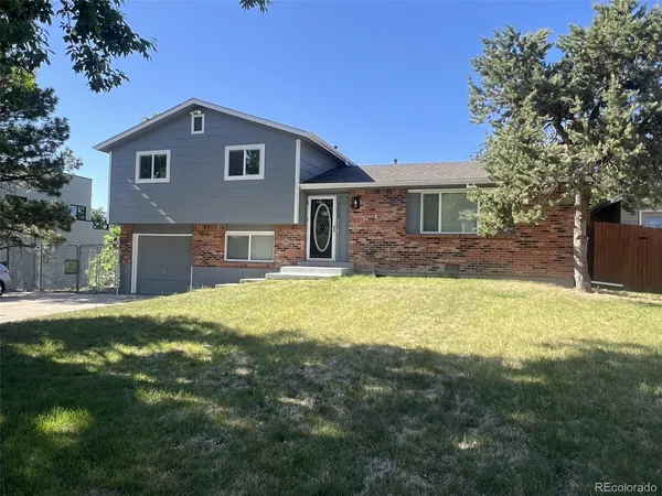 $570,000 | 9320 West Burgundy Avenue, Littleton, CO 80123