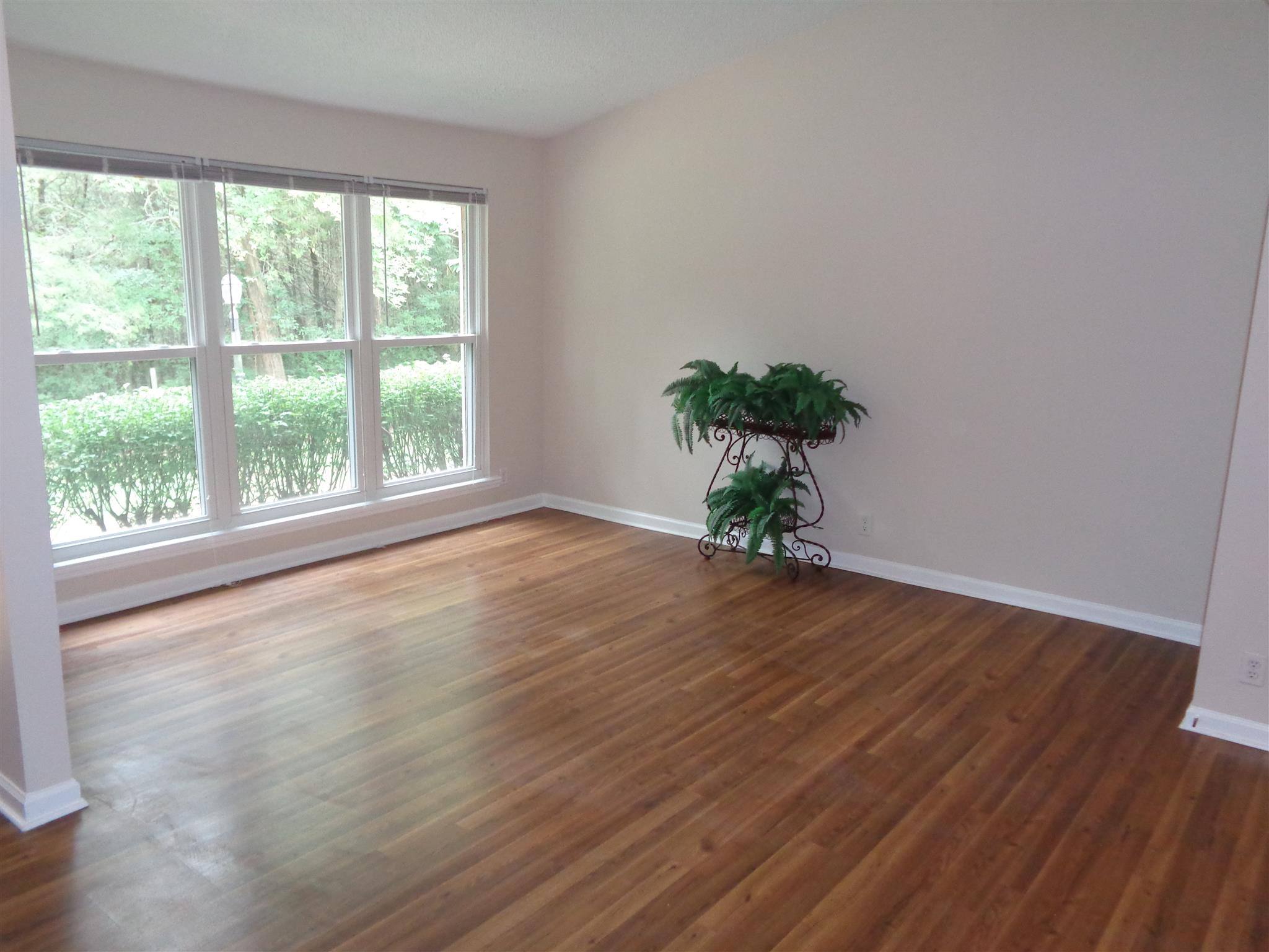 4001 Anderson Road, Unit I55 Nashville, TN 37217 - Photo 6 of 15 The living room feature large floor to ceiling windows for lots of natural light.