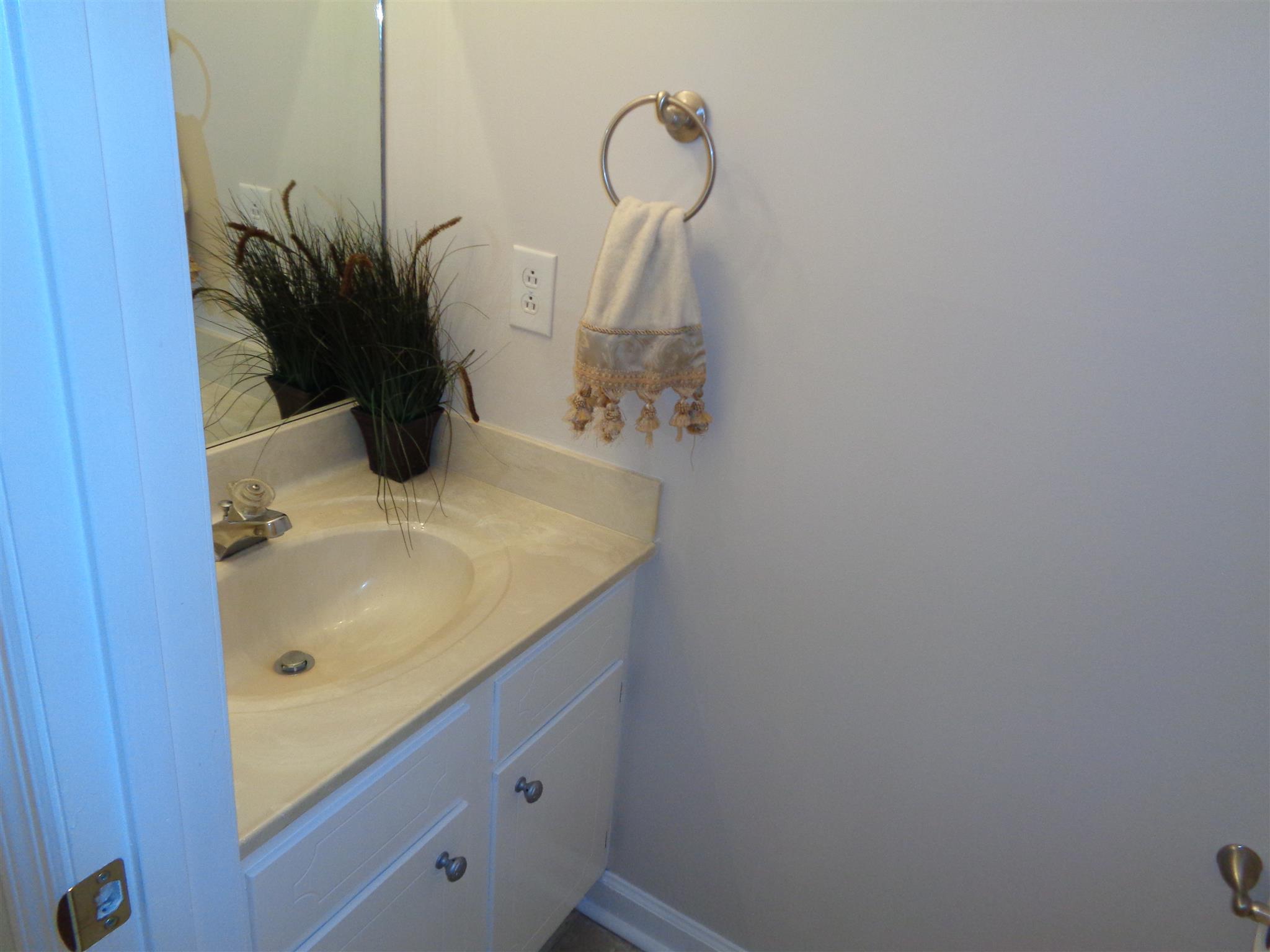 4001 Anderson Road, Unit I55 Nashville, TN 37217 - Photo 9 of 15 Downstairs half bath