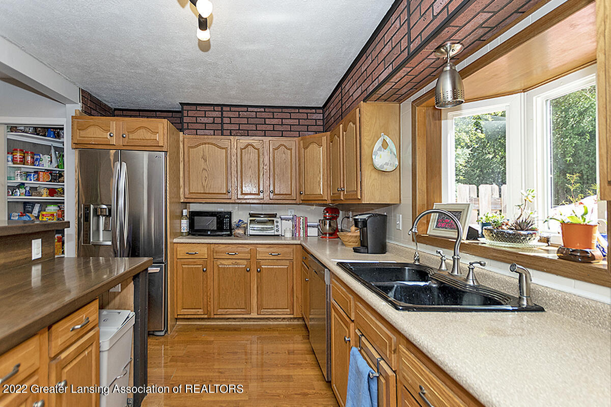 15083 Daggott Road Lansing, MI 48906 - Photo 14 of 37 14