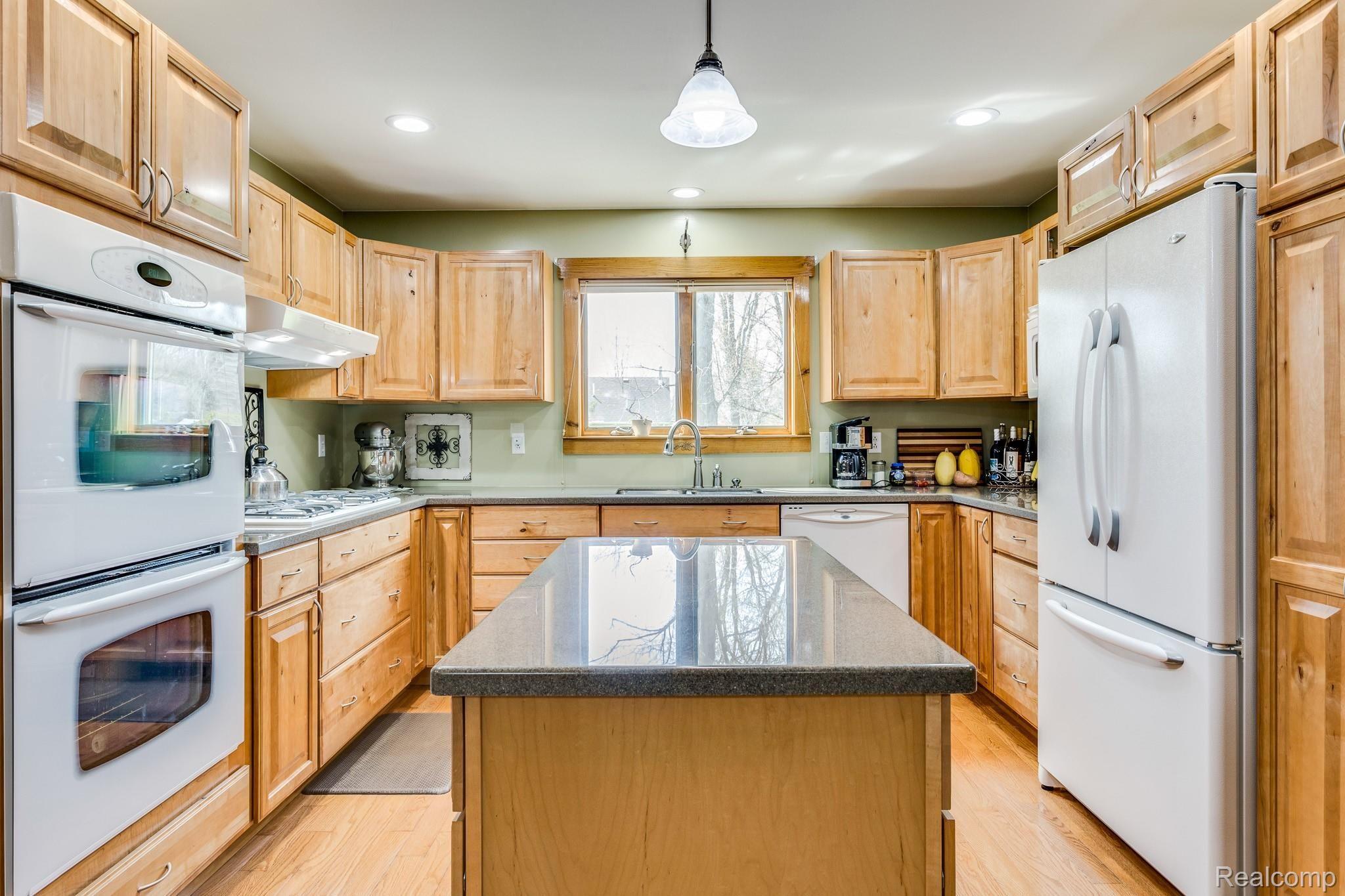 2495 Hueling Road Port Huron, MI 48060 - Photo 10 of 40 2495 Hueling Rd (21 of 45).jpg