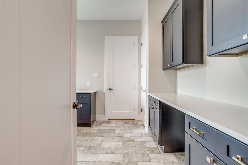 456 Acorn Trail Granbury, TX 76049 - Photo 23 of 40 a bathroom with a sink and a mirror