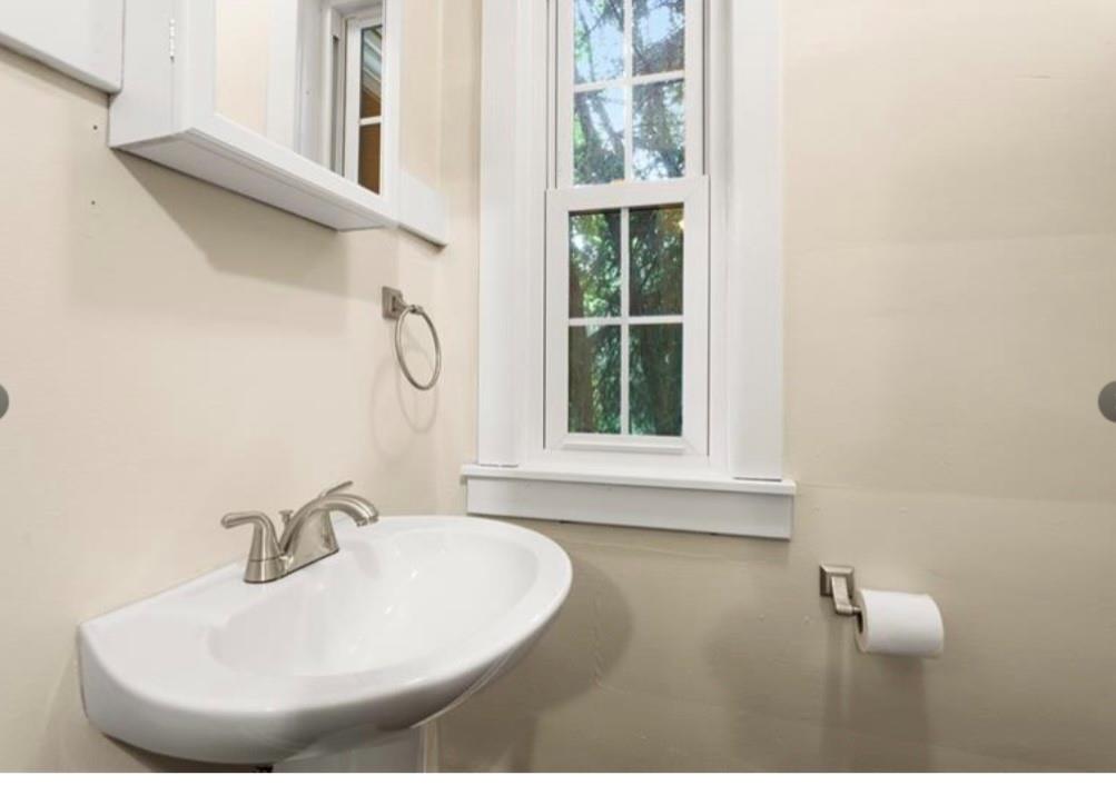 18 Wilkins Road Pittsburgh, PA 15221 - Photo 13 of 23 Gallery Image 13