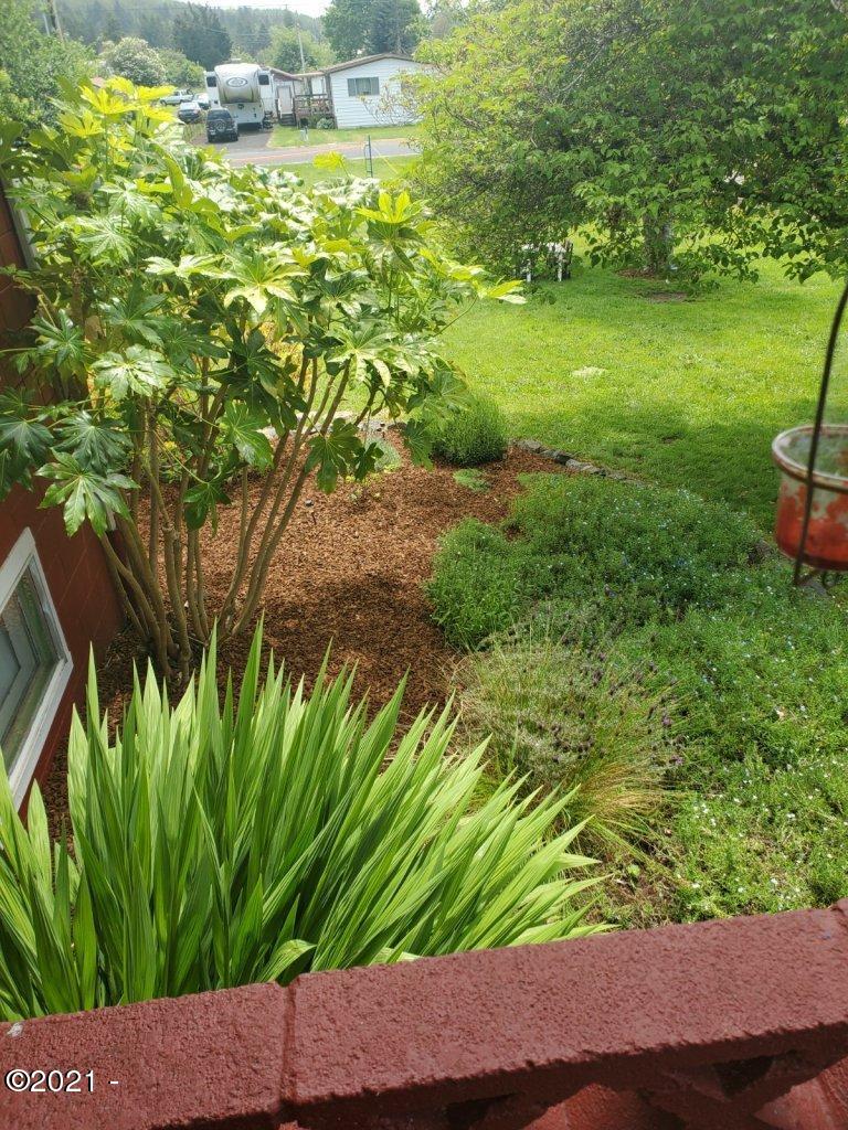 152 Northwest Grinstead Street Siletz, OR 97380 - Photo 15 of 30 Yard