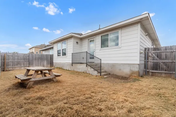 $1,750 | 460 Delta Crest, Maxwell, TX 78656