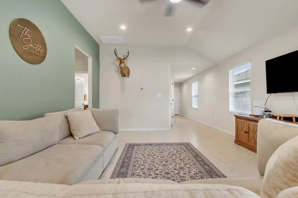 $1,750 | 460 Delta Crest, Maxwell, TX 78656