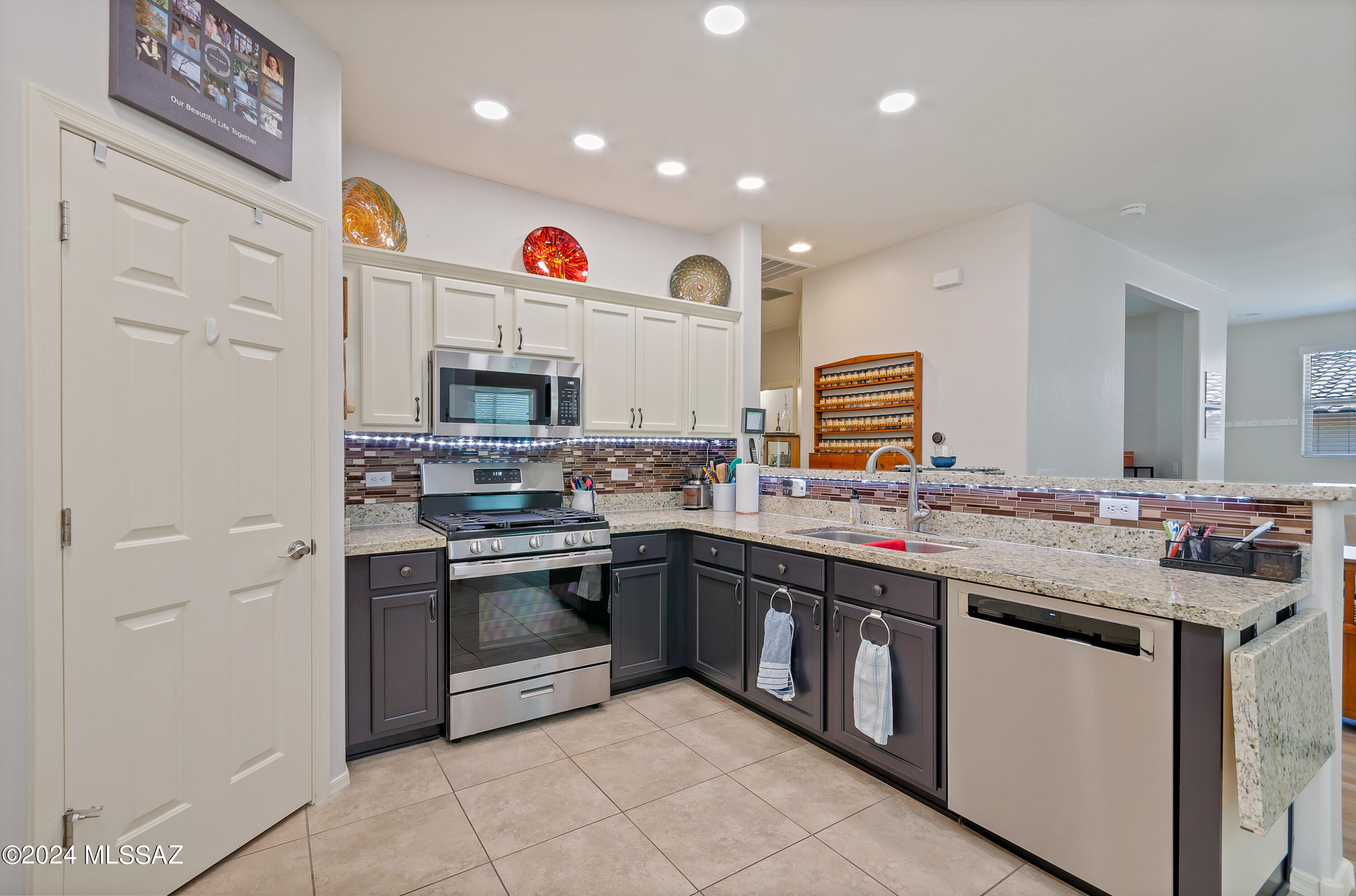 38925 South Running Roses Lane Tucson, AZ 85739 - Photo 8 of 35