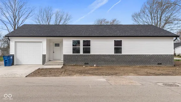 $184,900 | 982 North 3rd Street, Austin, IN 47102