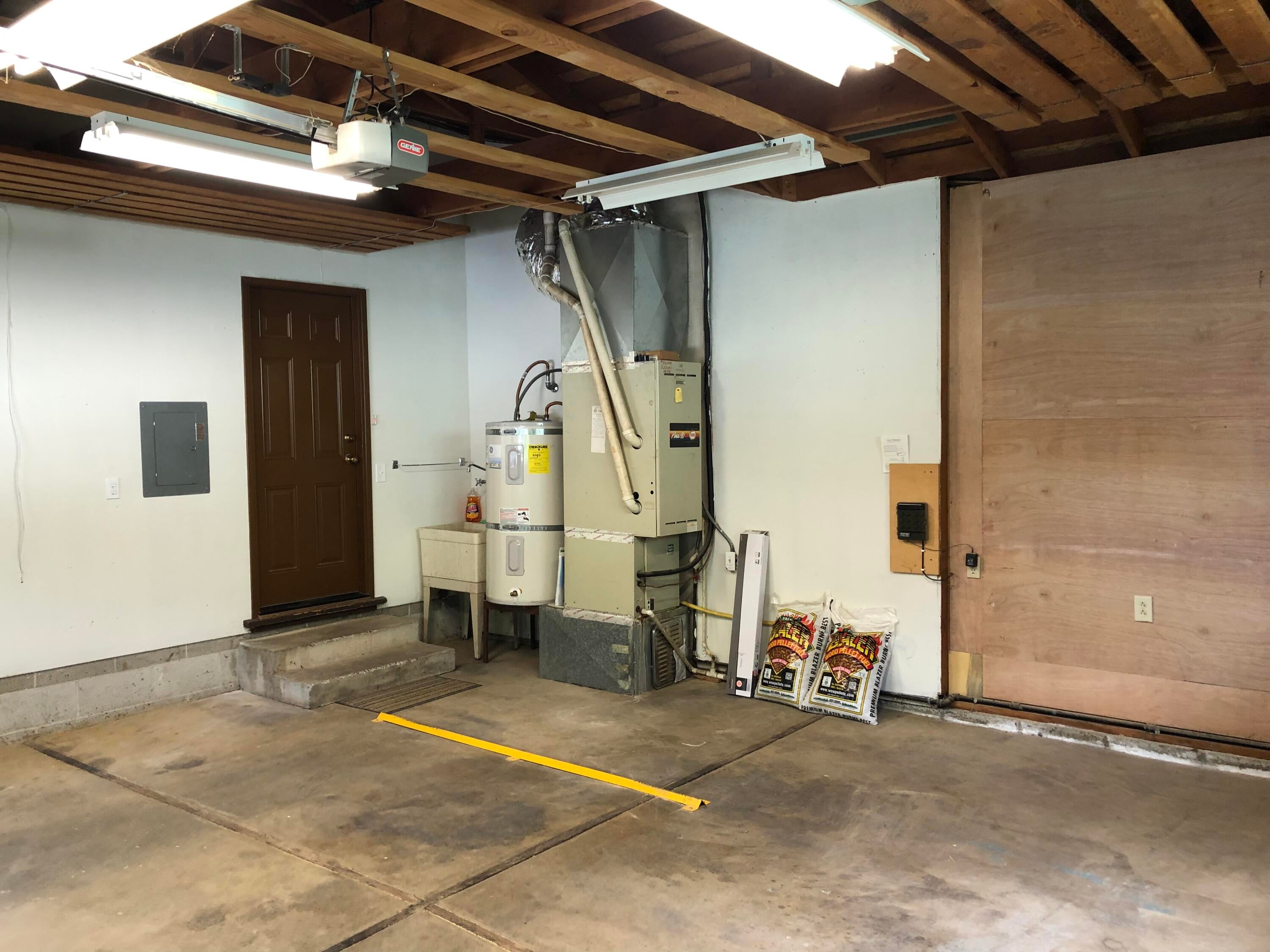 1600 Spring Street Medford, OR 97504 - Photo 53 of 55 2-car attached garage