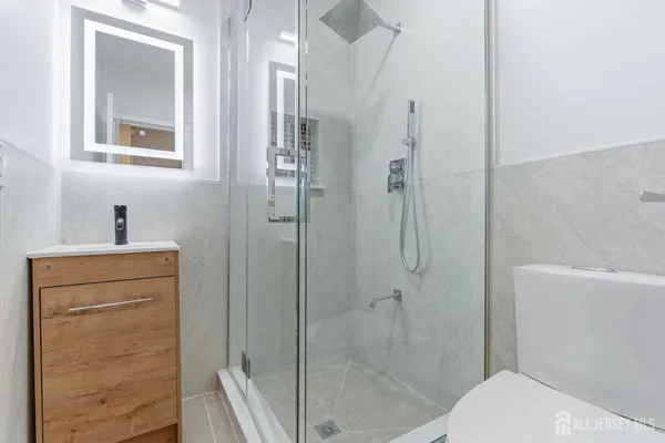 $2,050,000 | 4 Hemlock Drive, Edison, NJ 08820