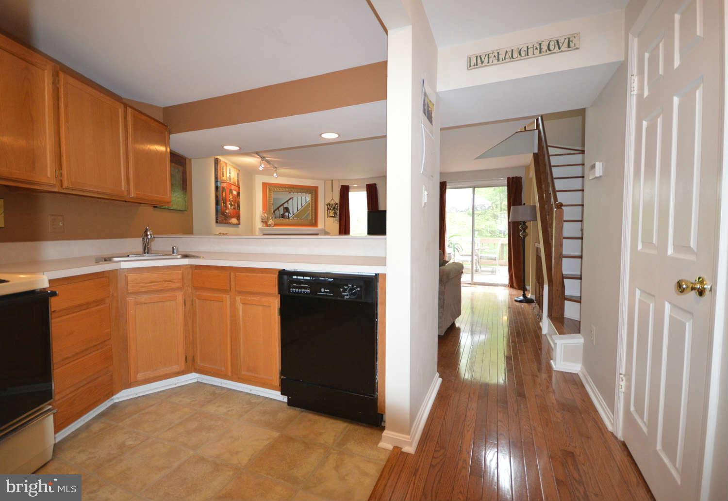 11944 Hollowwind Court Reston, VA 20194 - Photo 3 of 12 Interior (General)
