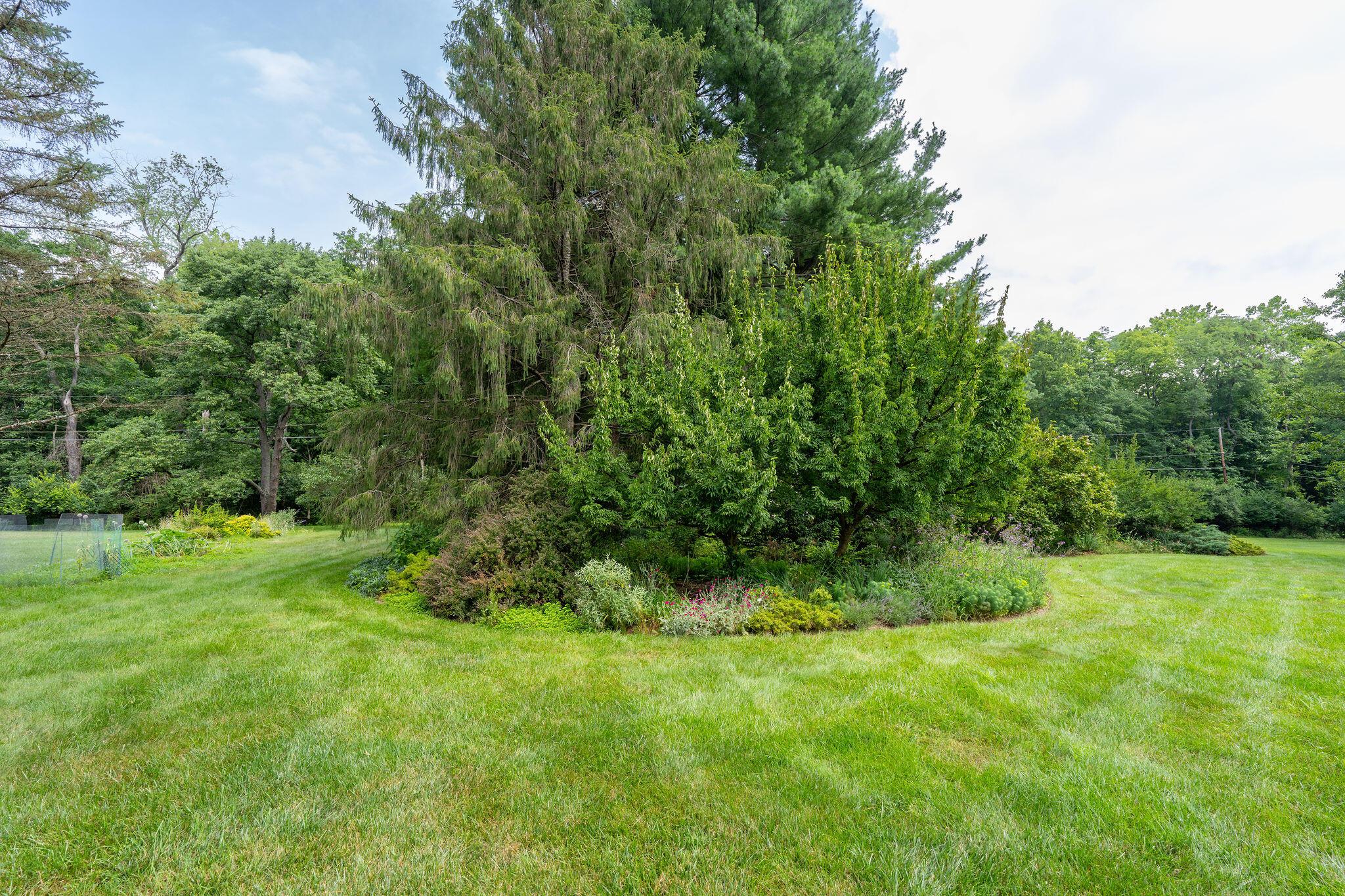 1350 Carriage Road Powell, OH 43065 - Photo 63 of 80 1350CarriageRdGardenAreas-5
