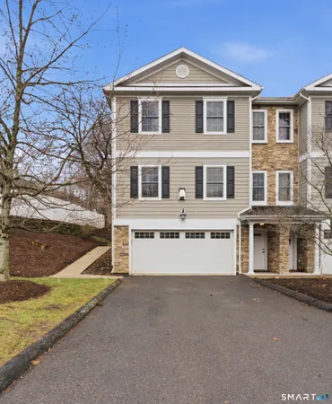 $579,000 | 53 Grassy Plain Street, Unit B5, Bethel, CT 06801