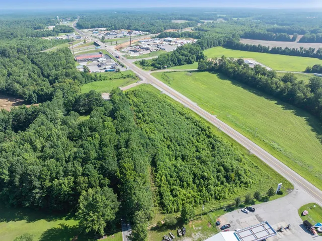a view of yard with green space