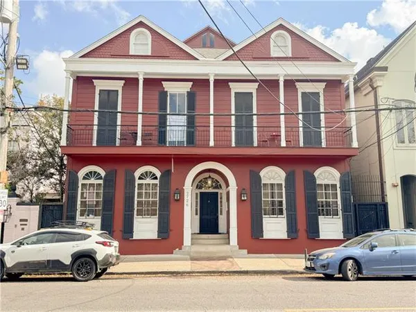 $2,500 | 2726 Prytania Street, Unit 7, New Orleans, LA 70130