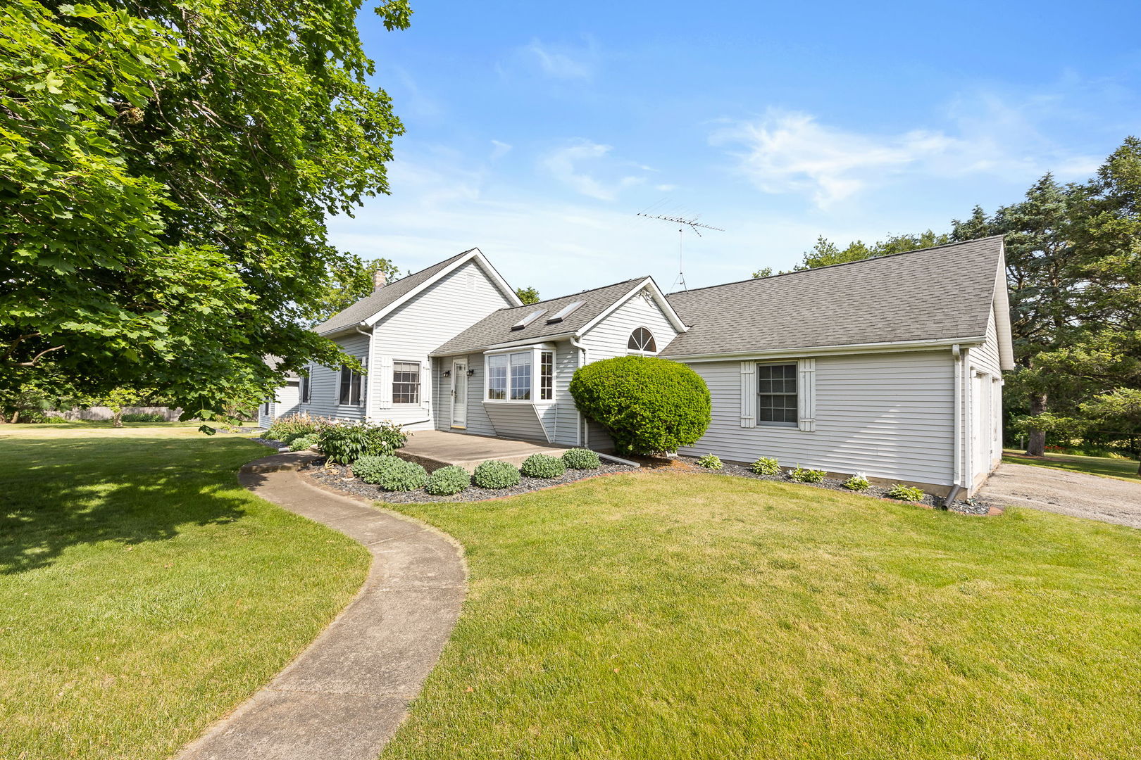 15050 West Wilmington Road Manhattan, IL 60442 - Photo 1 of 30