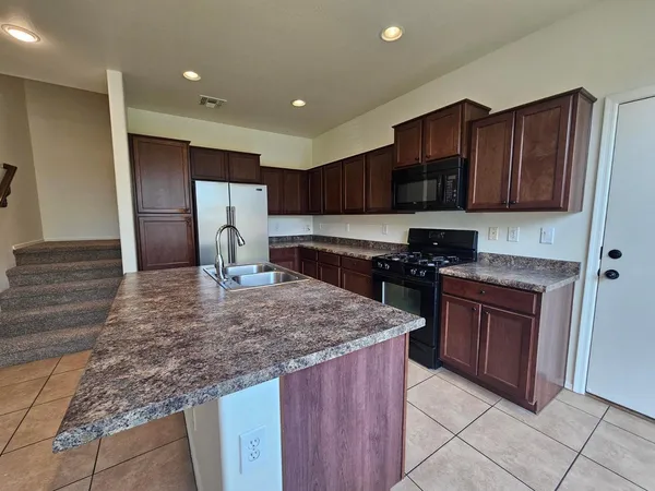 $2,350 | 3542 South Posse Trail, Gilbert, AZ 85297