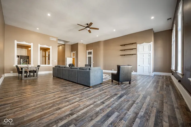 $3,000 | 12 East Washington Street, Unit 201, Greencastle, IN 46135