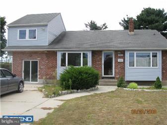 905 Woodlane Road Edgewater Park, NJ 08010 - Photo 1 of 8 Exterior Front