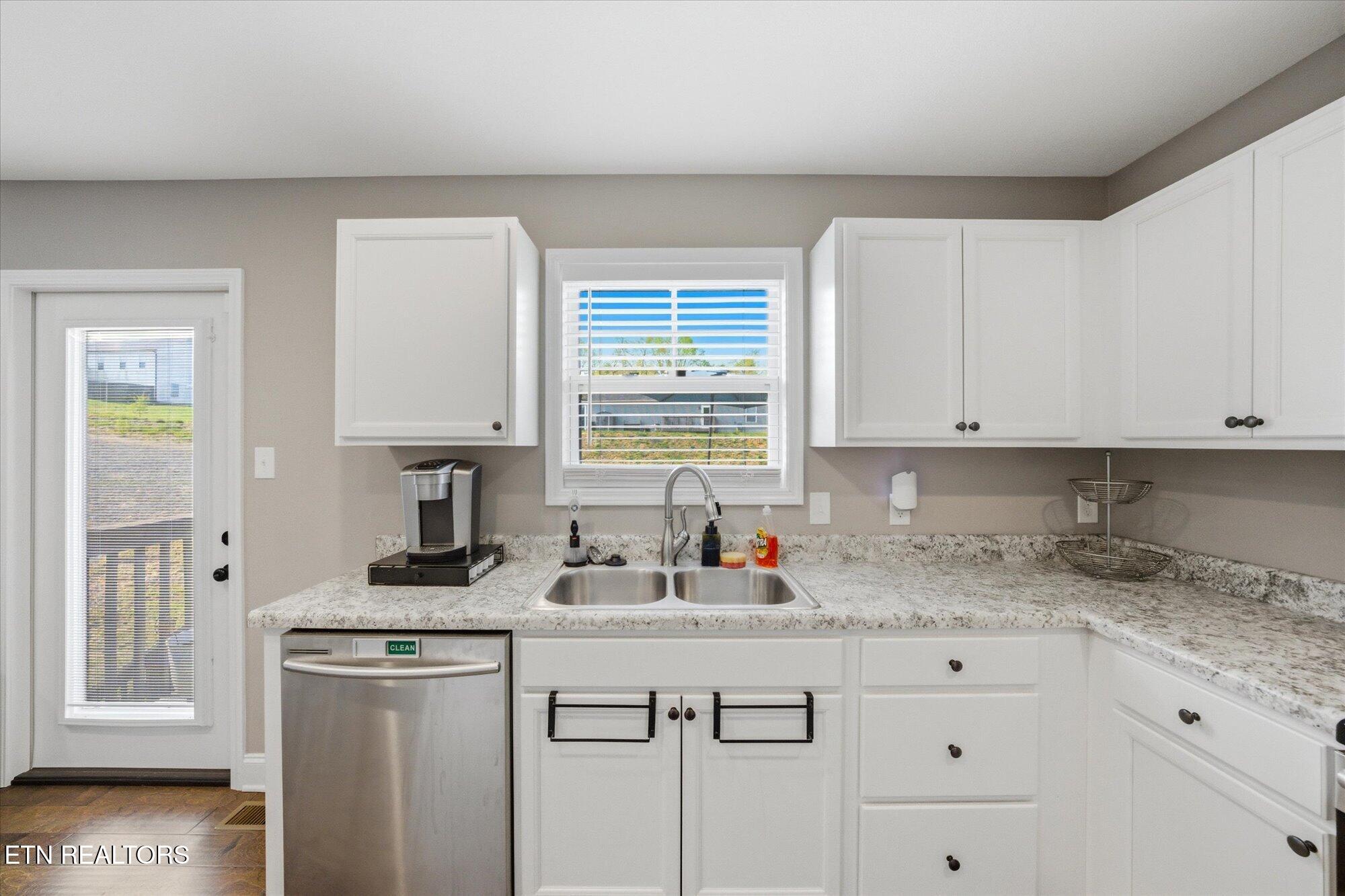 7983 Poplar Grove Lane Powell, TN 37849 - Photo 10 of 32 10-7983-Poplar-Grv-Ln-Powell-TN-10