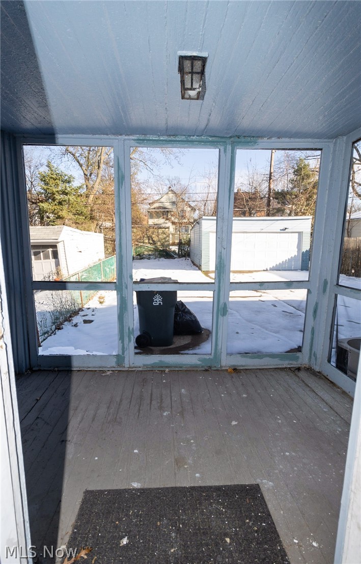 999 Elbon Road Cleveland, OH 44121 - Photo 3 of 27 Enclosed patio