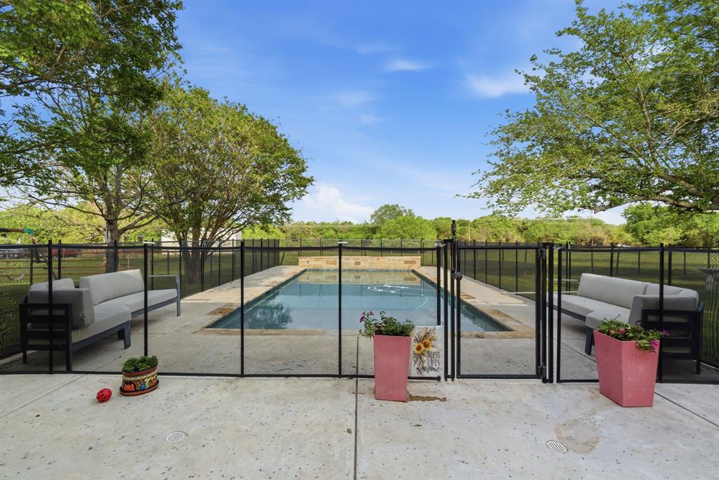 187 County Road 4195 Decatur, TX 76234 - Photo 3 of 40