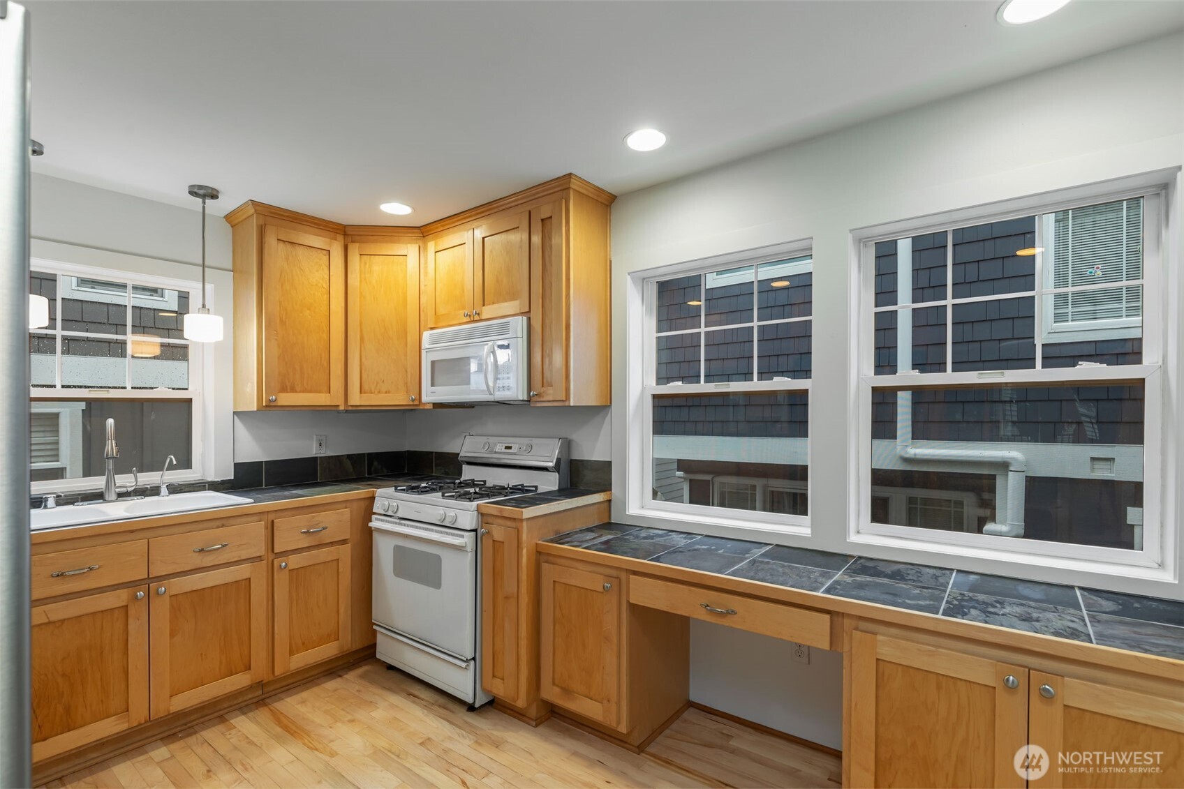 910 North 74th Street Seattle, WA 98103 - Photo 13 of 23