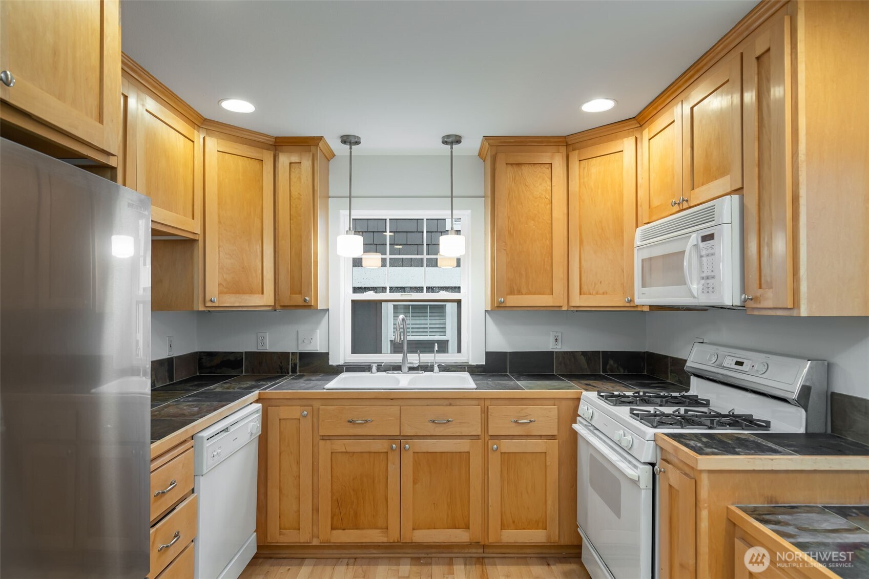 910 North 74th Street Seattle, WA 98103 - Photo 14 of 23