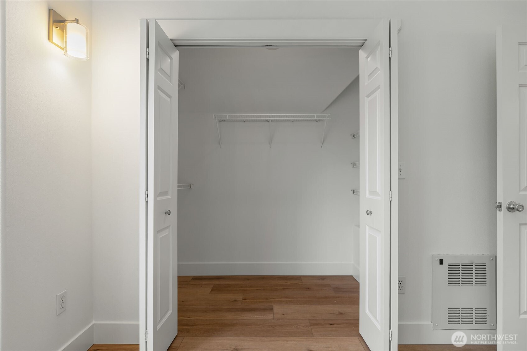 910 North 74th Street Seattle, WA 98103 - Photo 17 of 23