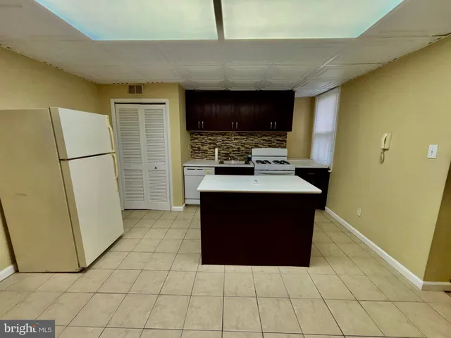 $2,400 | 455 Fairmount Avenue, Unit 2, Philadelphia, PA 19123