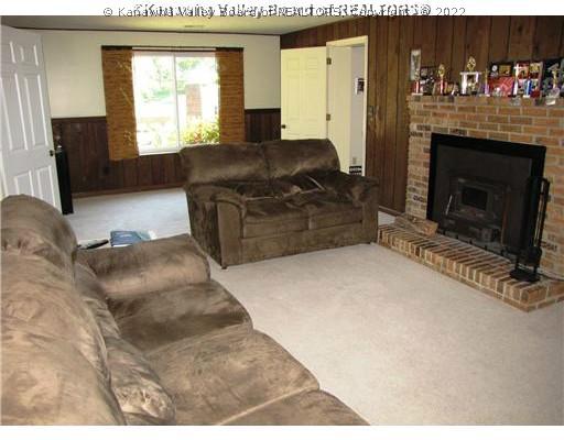 5303 Robert Road Charleston, WV 25313 - Photo 5 of 8 Den/Family/Great Room.