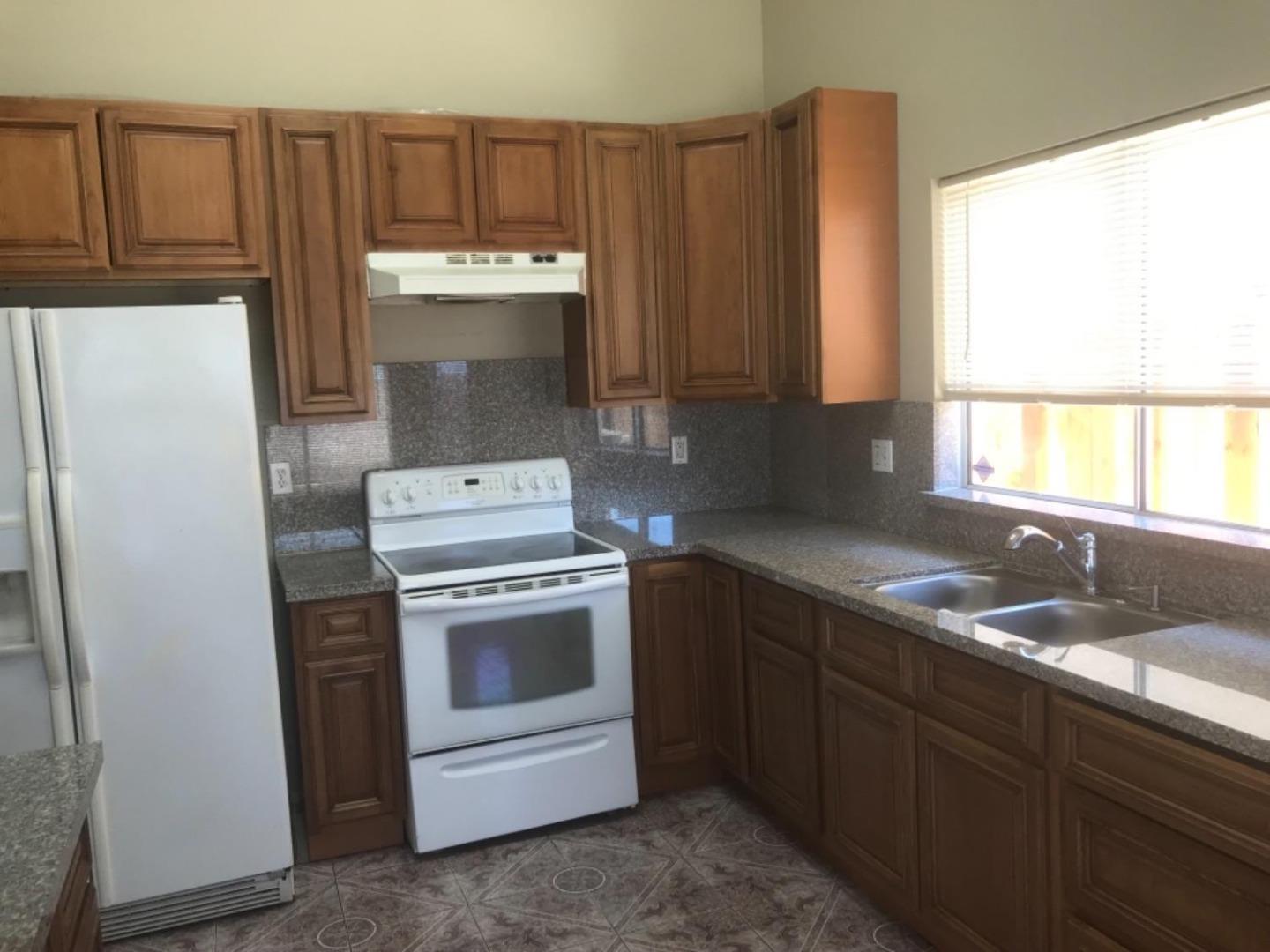 1648 San Ramon Lane Los Banos, CA 93635 - Photo 3 of 16 Gallery Image 3