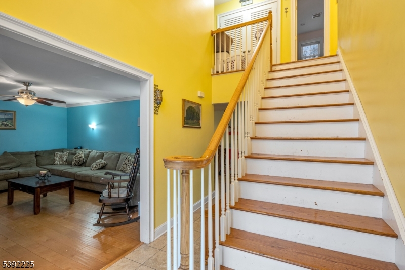 255 Knoll Road Lake Hiawatha, NJ 07034 - Photo 5 of 32 a view of entryway