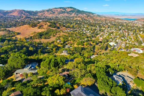 $1,395,000 | 395 Ridge Road, Novato, CA 94947