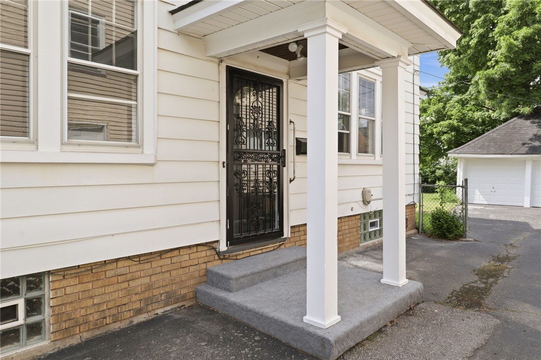 112 Roxborough Road Rochester, NY 14619 - Photo 4 of 35