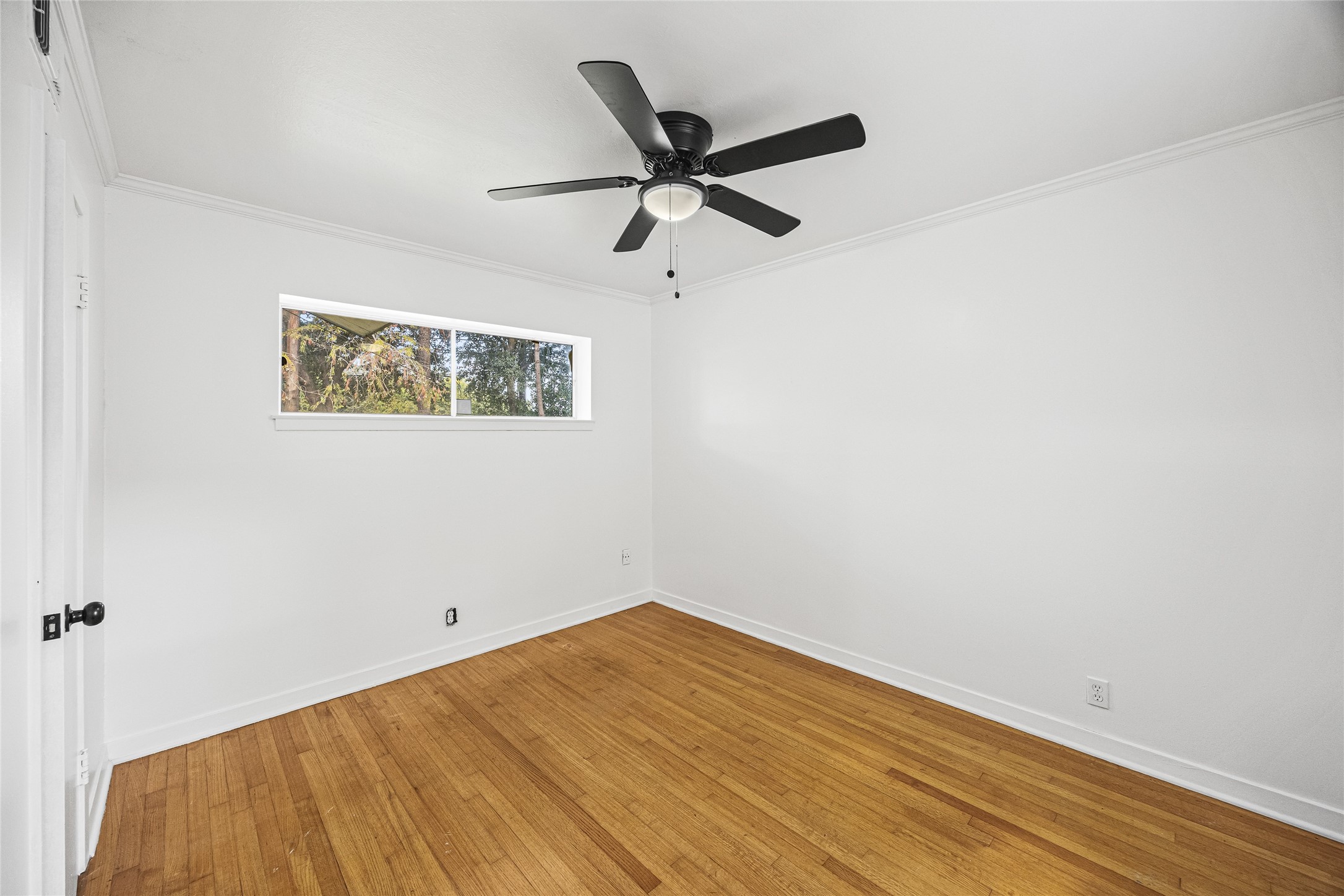 10259 Old Orchard Road La Porte, TX 77571 - Photo 20 of 23 a view of a big room with wooden floor