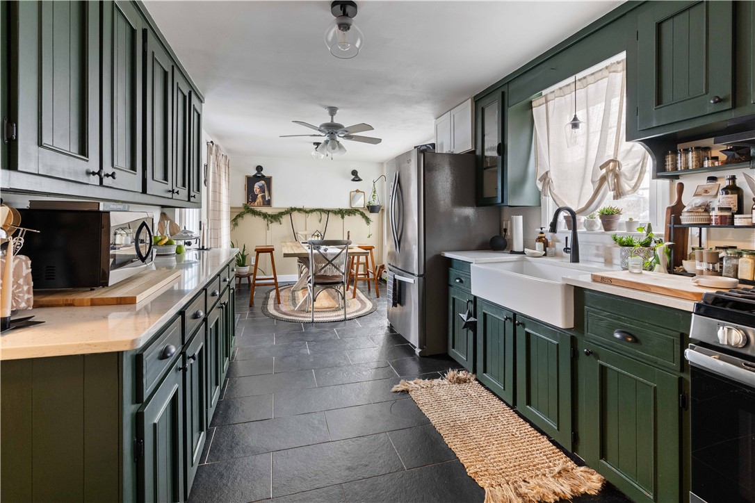 99 Allen Avenue East Providence, RI 02915 - Photo 4 of 23