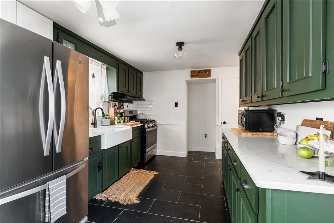 99 Allen Avenue East Providence, RI 02915 - Photo 7 of 23