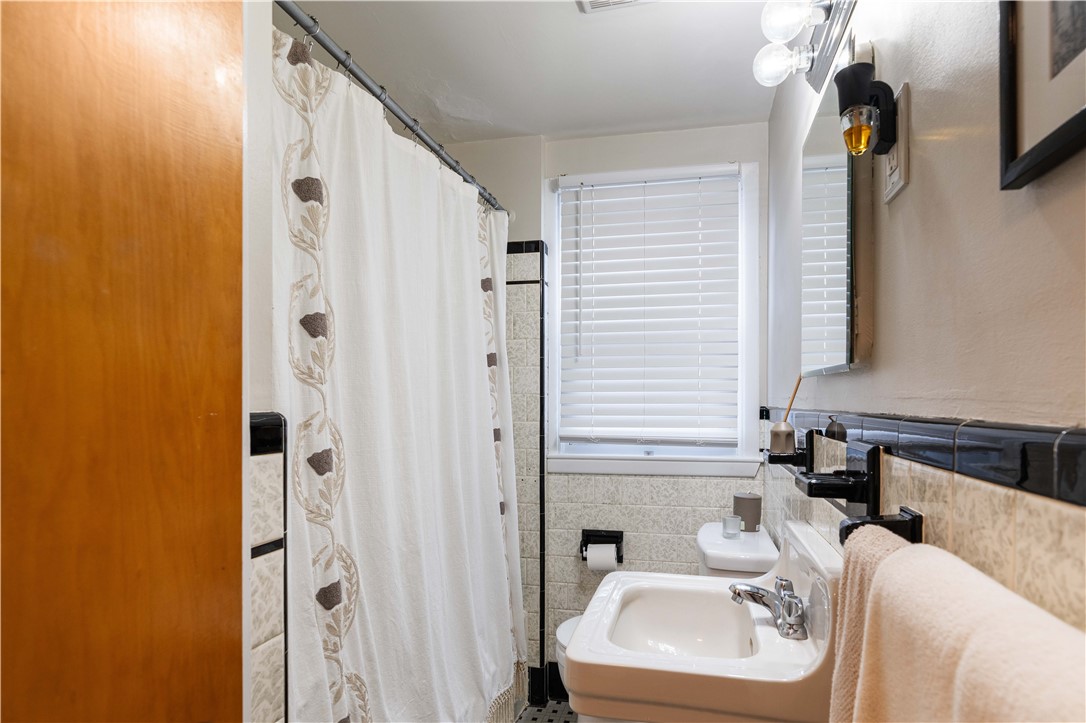 99 Allen Avenue East Providence, RI 02915 - Photo 9 of 23