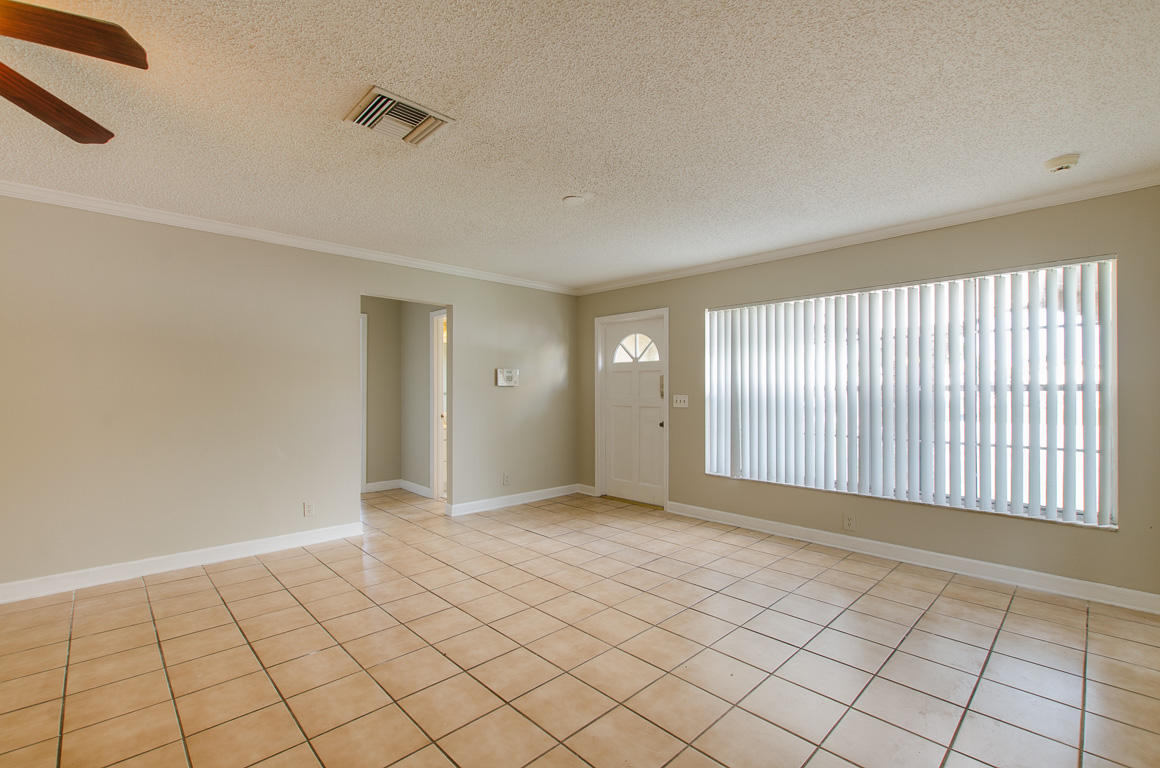 22745 Southwest 55th Way Boca Raton, FL 33433 - Photo 4 of 23 22745 SW 55th Way-33